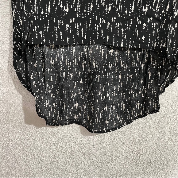 Forever 21 Black Patterned Hi-Low Top - Picture 4 of 7